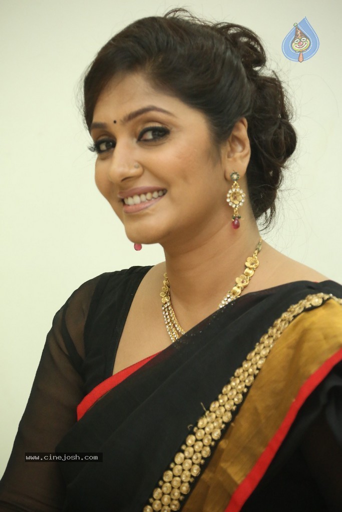 Anchor Jhansi New Stills - 44 / 74 photos