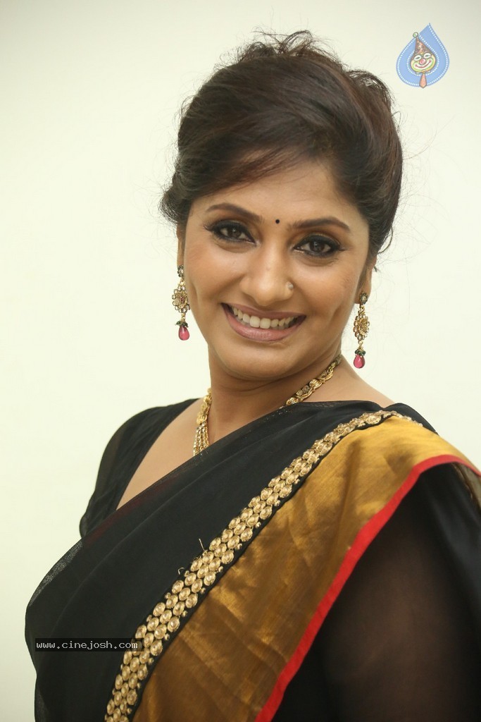 Anchor Jhansi New Stills - 51 / 74 photos