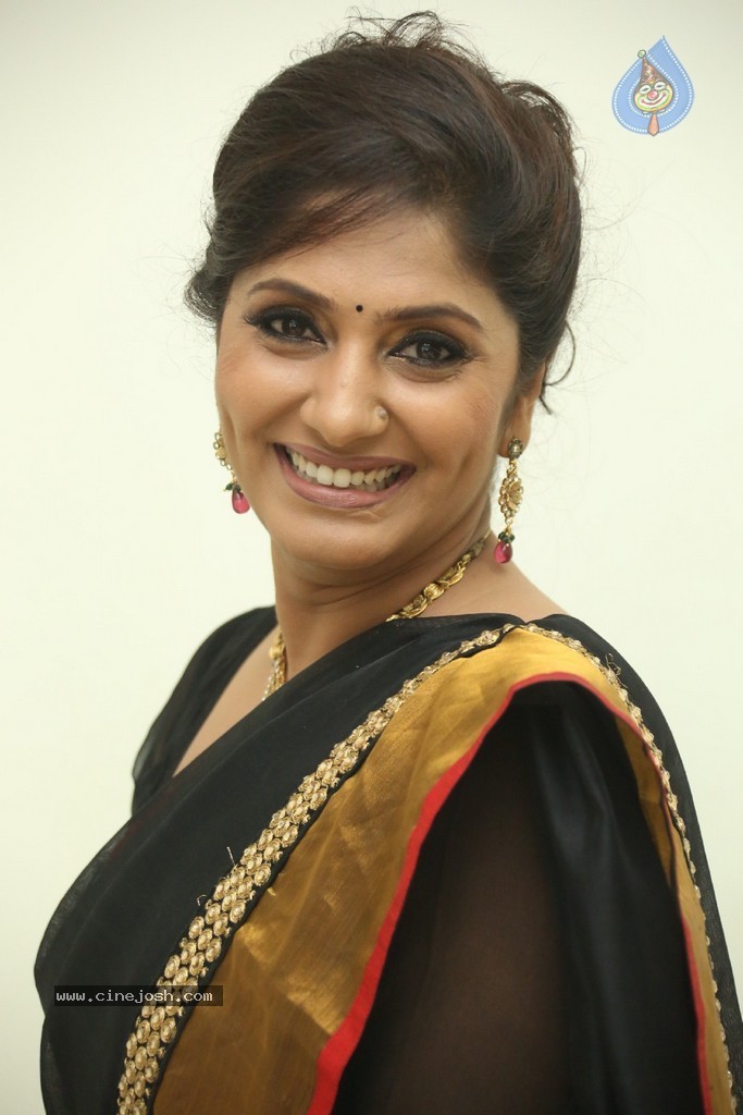 Anchor Jhansi New Stills - 54 / 74 photos