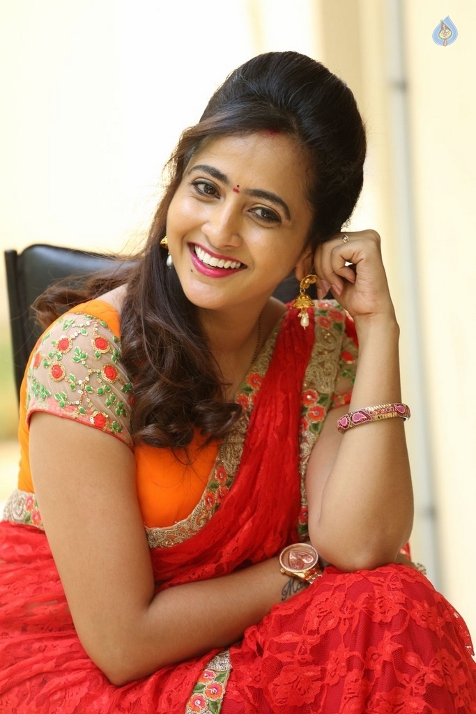 Anchor Lasya Latest Gallery - 24 / 42 photos