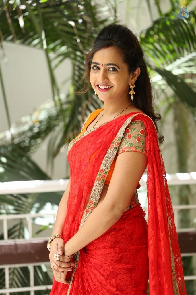 Anchor Lasya Latest Gallery - 29 / 42 photos