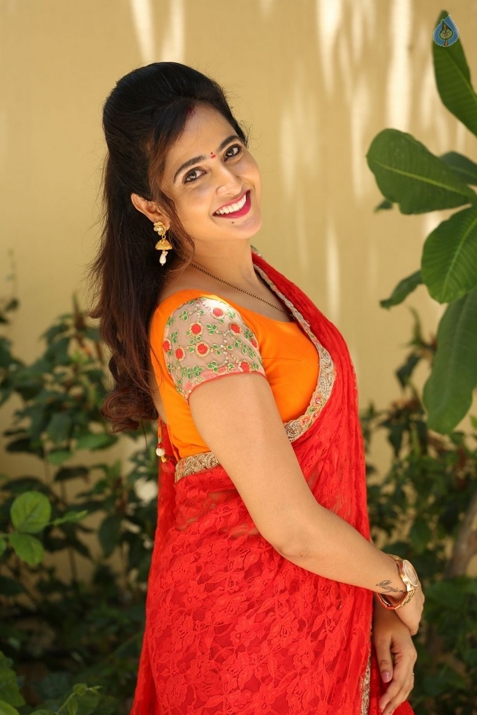 Anchor Lasya Latest Gallery - 30 / 42 photos