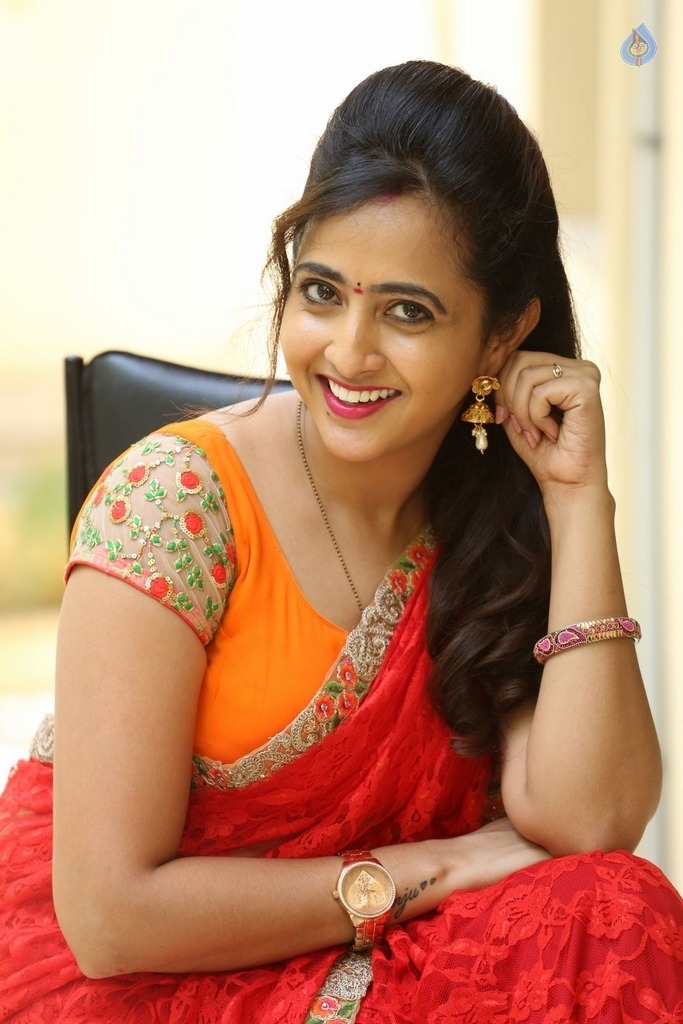 Anchor Lasya Latest Gallery - 31 / 42 photos