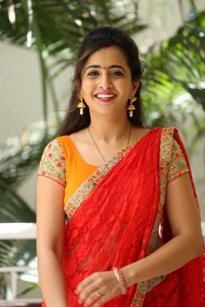 Anchor Lasya Latest Gallery - 33 / 42 photos