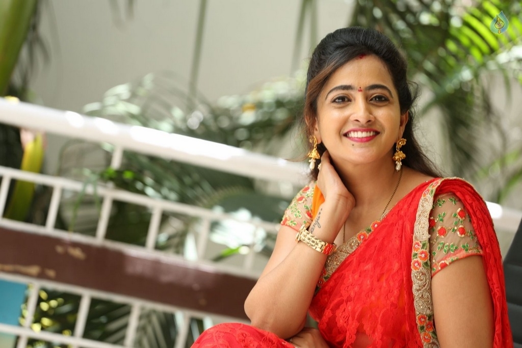 Anchor Lasya Latest Gallery - 34 / 42 photos