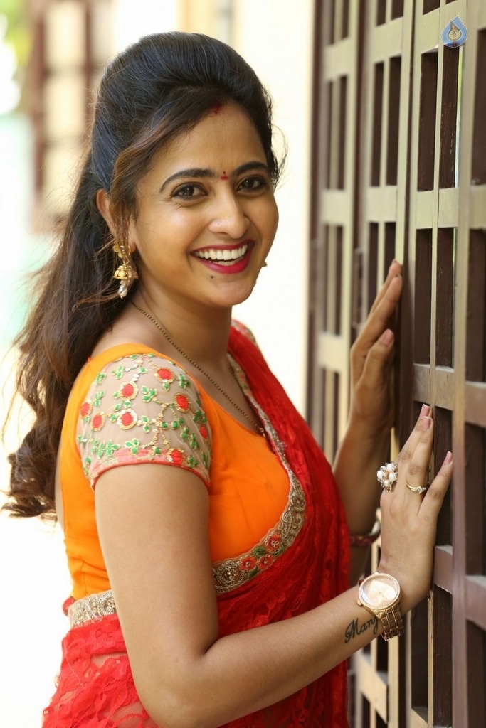 Anchor Lasya Latest Gallery - 37 / 42 photos