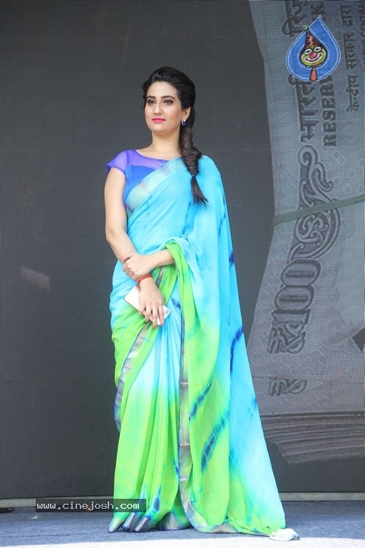 Anchor Manjusha At Nagarjuna RGV Movie Opening - 7 / 9 photos