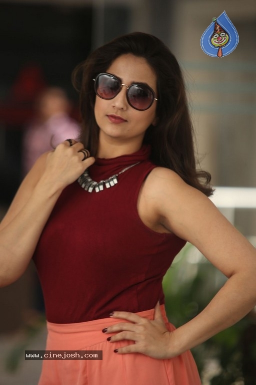 Anchor Manjusha Latest Images - 5 / 21 photos