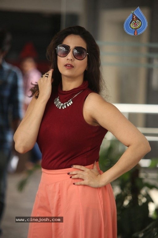 Anchor Manjusha Latest Images - 9 / 21 photos