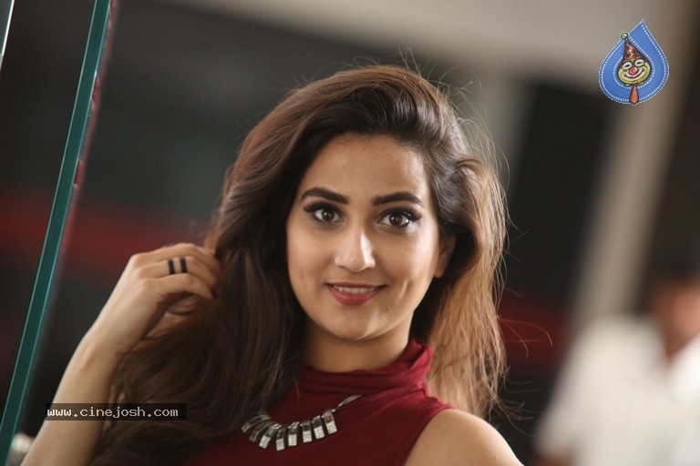 Anchor Manjusha Latest Images - 11 / 21 photos
