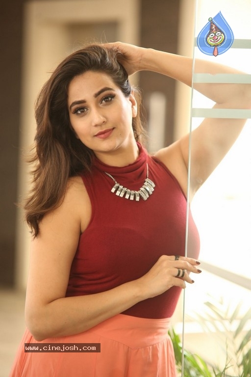 Anchor Manjusha Latest Images - 19 / 21 photos