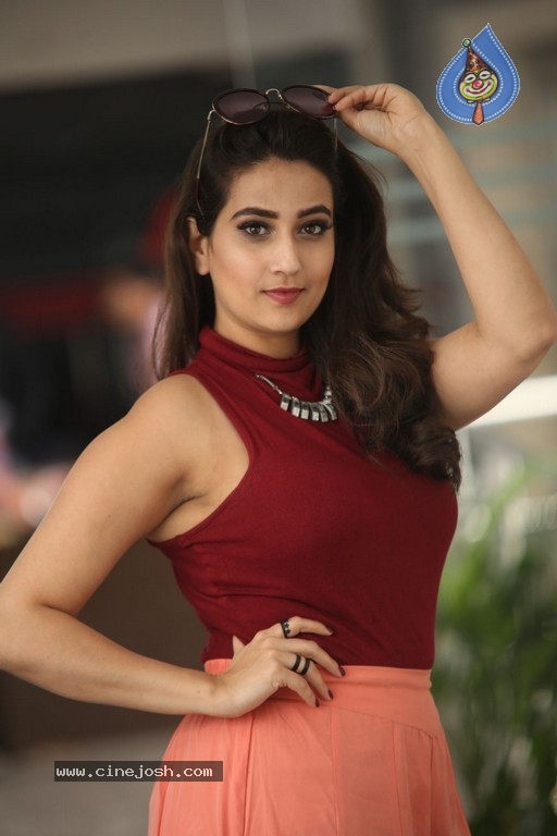 Anchor Manjusha Latest Images - 21 / 21 photos
