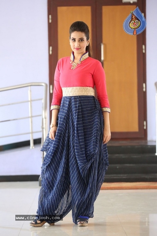 Anchor Manjusha Latest Photoshoot - 7 / 35 photos