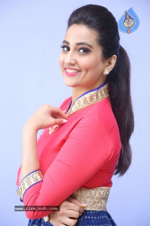 Anchor Manjusha Latest Photoshoot - 11 / 35 photos