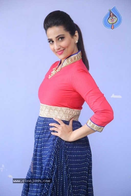 Anchor Manjusha Latest Photoshoot - 19 / 35 photos