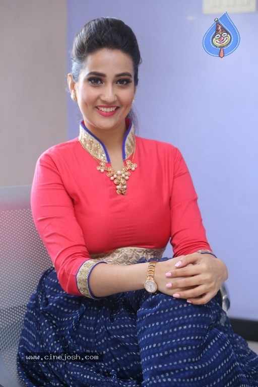 Anchor Manjusha Latest Photoshoot - 27 / 35 photos