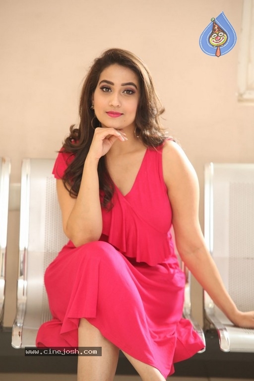 Anchor Manjusha Latest Pictures - 6 / 20 photos