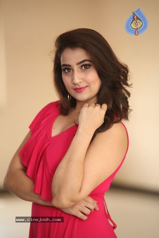 Anchor Manjusha Latest Pictures - 8 / 20 photos