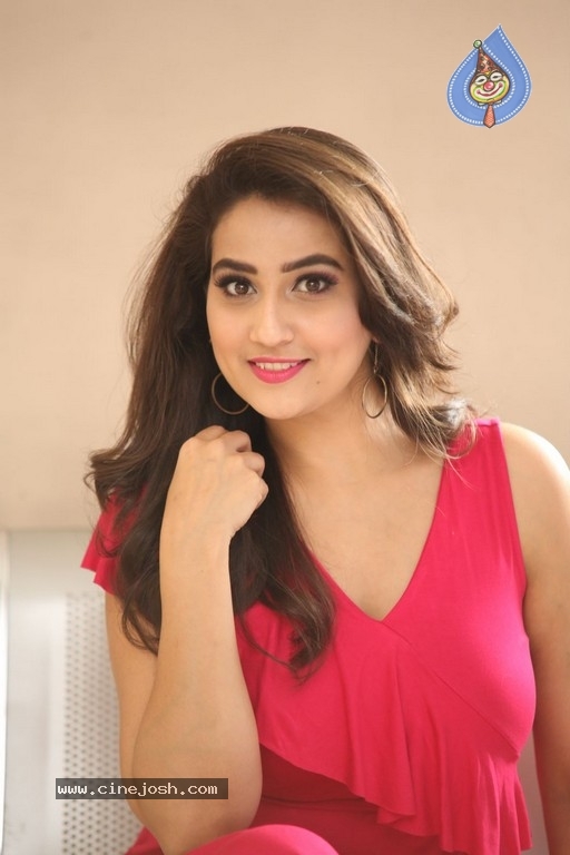 Anchor Manjusha Latest Pictures - 20 / 20 photos