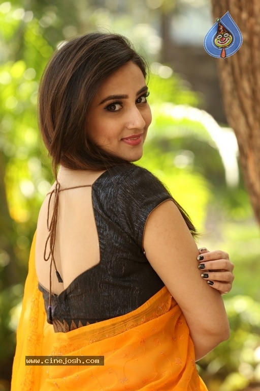 Anchor Manjusha Latest Stills - 2 / 27 photos