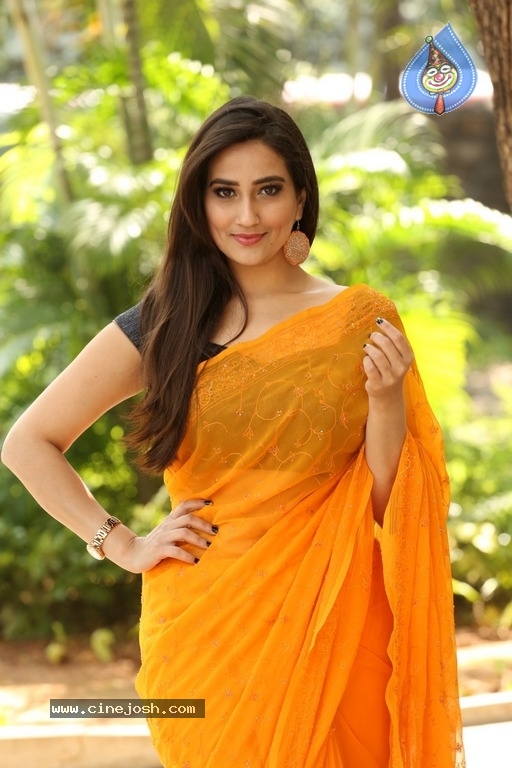 Anchor Manjusha Latest Stills - 5 / 27 photos