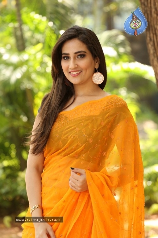 Anchor Manjusha Latest Stills - 6 / 27 photos