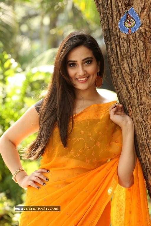 Anchor Manjusha Latest Stills - 15 / 27 photos