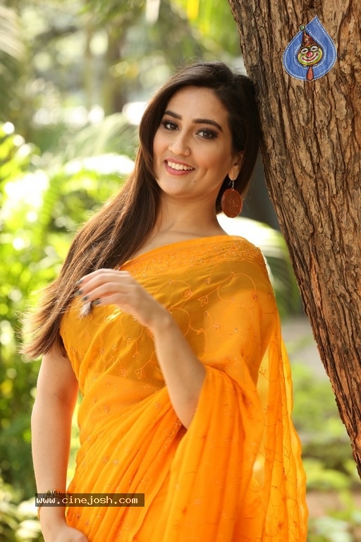 Anchor Manjusha Latest Stills - 21 / 27 photos
