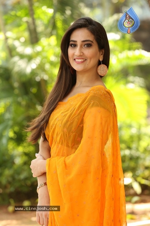Anchor Manjusha Latest Stills - 26 / 27 photos
