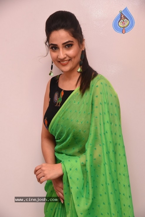 Anchor Manjusha  Photos - 9 / 30 photos