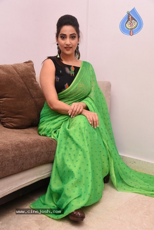 Anchor Manjusha  Photos - 13 / 30 photos