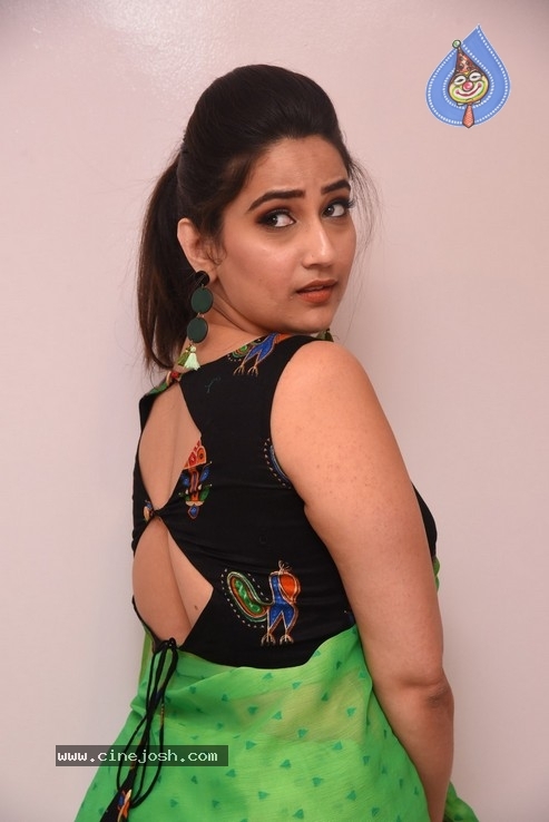 Anchor Manjusha  Photos - 30 / 30 photos