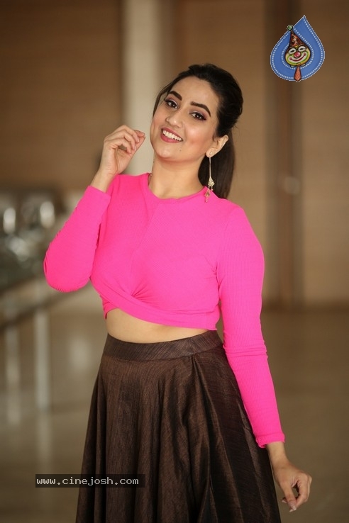 Anchor Manjusha  Photos - 7 / 18 photos