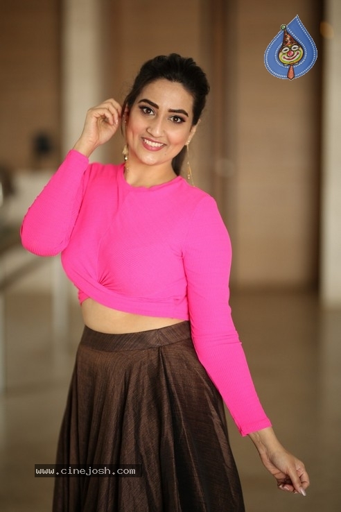 Anchor Manjusha  Photos - 15 / 18 photos