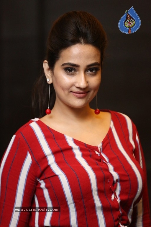 Anchor Manjusha Photos - 9 / 21 photos