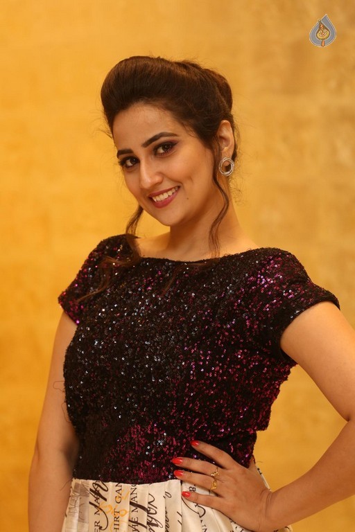 Anchor Manjusha Photos - 7 / 40 photos