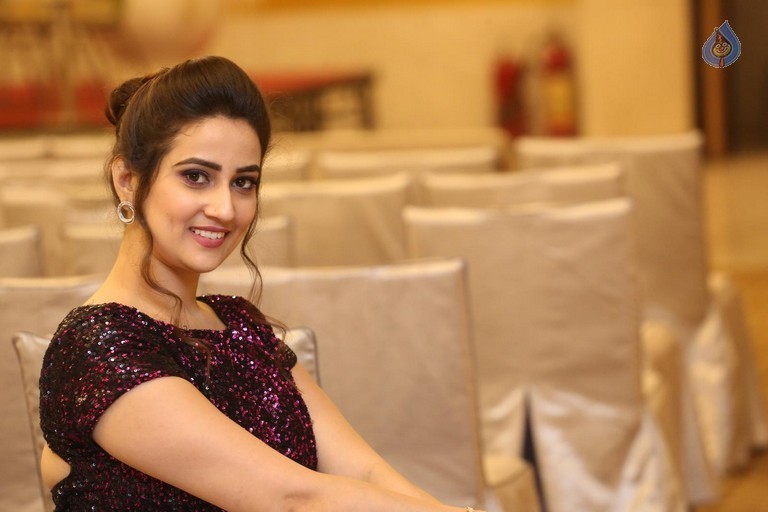 Anchor Manjusha Photos - 15 / 40 photos