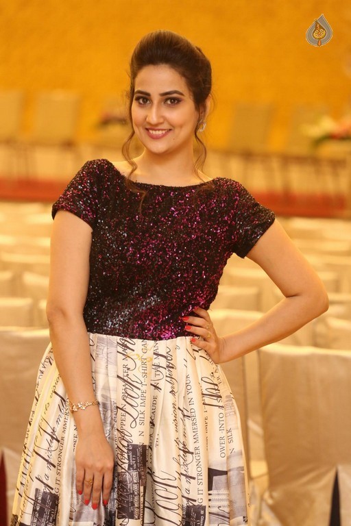 Anchor Manjusha Photos - 22 / 40 photos