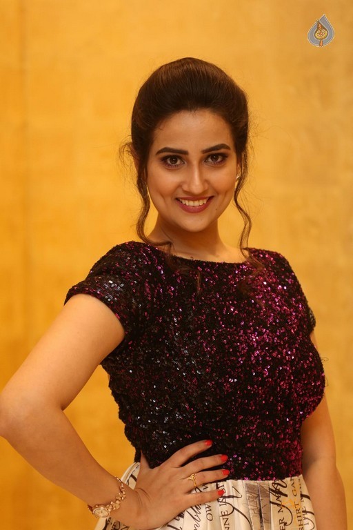 Anchor Manjusha Photos - 25 / 40 photos