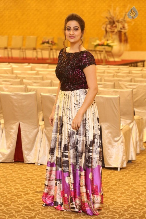 Anchor Manjusha Photos - 26 / 40 photos
