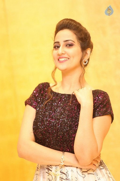 Anchor Manjusha Photos - 28 / 40 photos