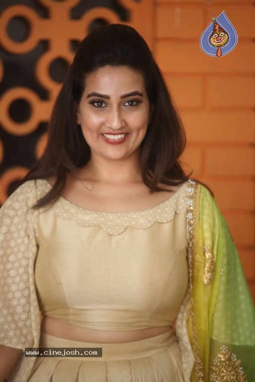 Anchor Manjusha Photos - 12 / 20 photos