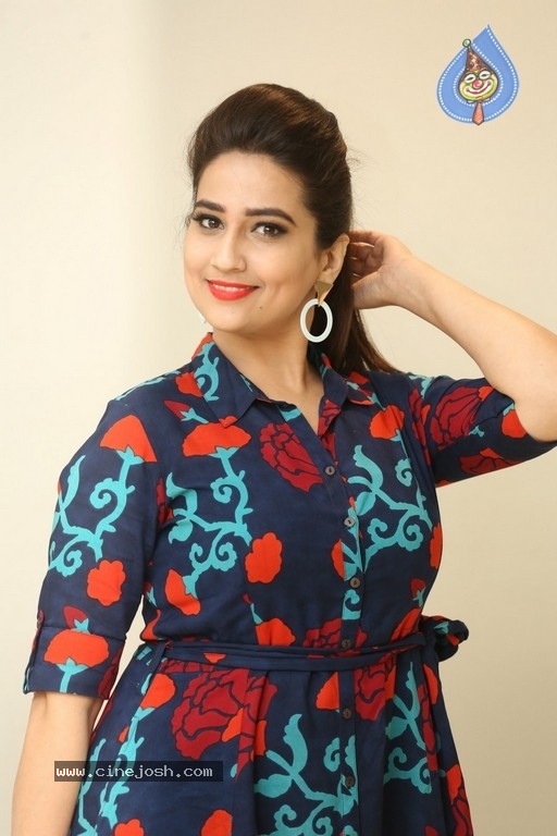 Anchor Manjusha Pics - 32 / 32 photos