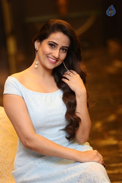 Anchor Manjusha Pics - 4 / 53 photos