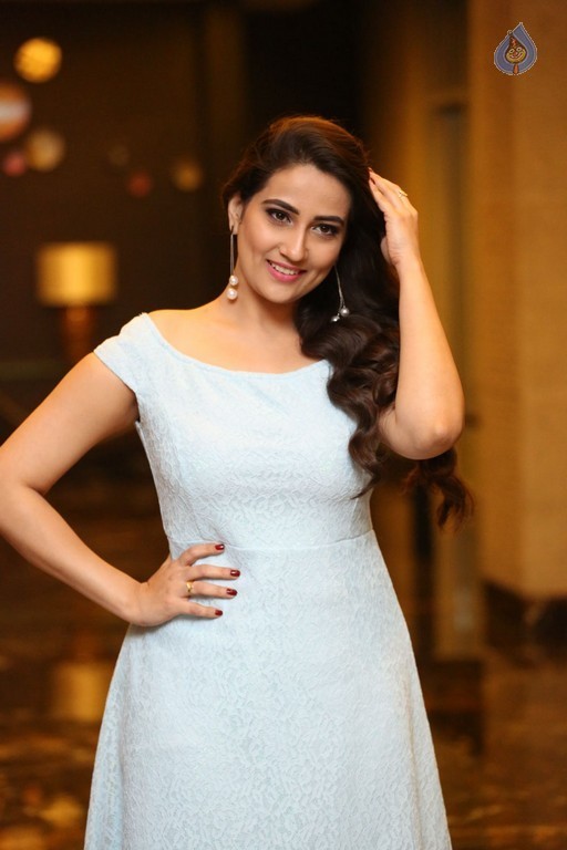 Anchor Manjusha Pics - 7 / 53 photos