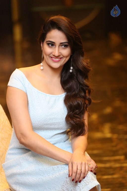 Anchor Manjusha Pics - 10 / 53 photos