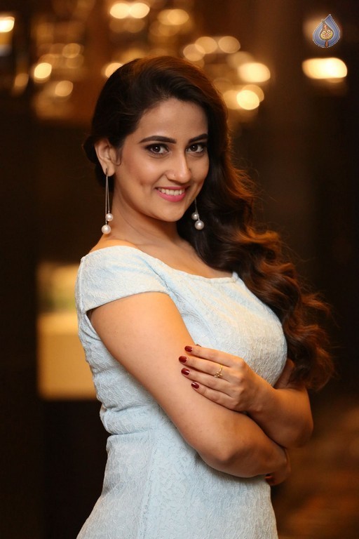 Anchor Manjusha Pics - 14 / 53 photos