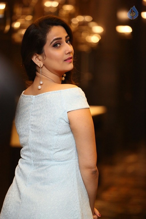 Anchor Manjusha Pics - 15 / 53 photos