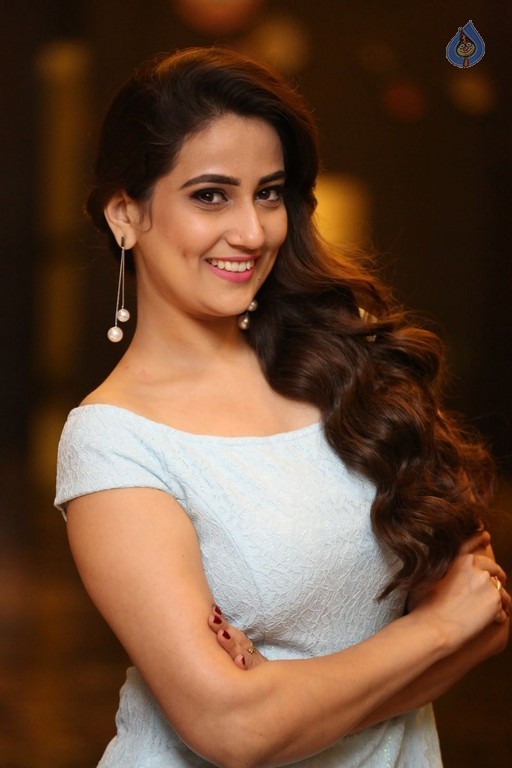 Anchor Manjusha Pics - 19 / 53 photos