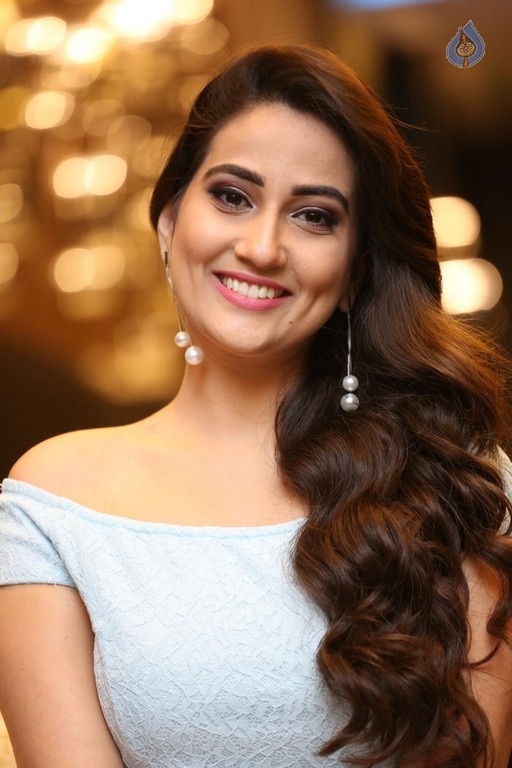Anchor Manjusha Pics - 20 / 53 photos